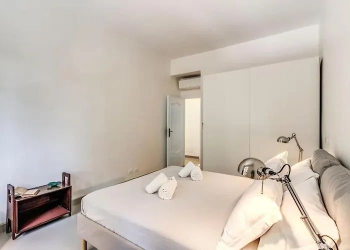 Via Provana San Giovanni 2 Bedroom Appartement *